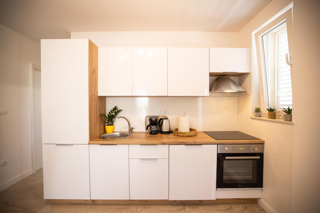 Apartmani Lelu Pridraga Εξωτερικό φωτογραφία