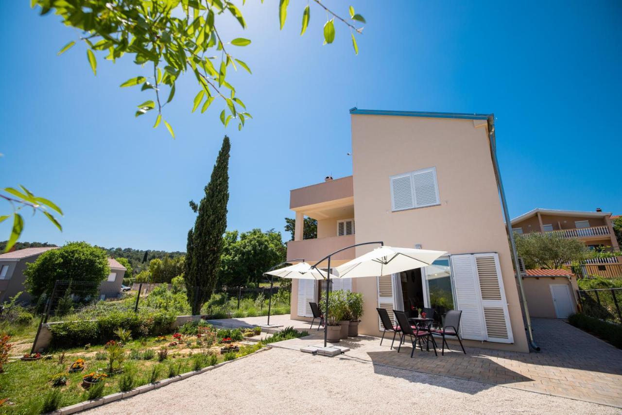 Apartmani Lelu Pridraga Εξωτερικό φωτογραφία