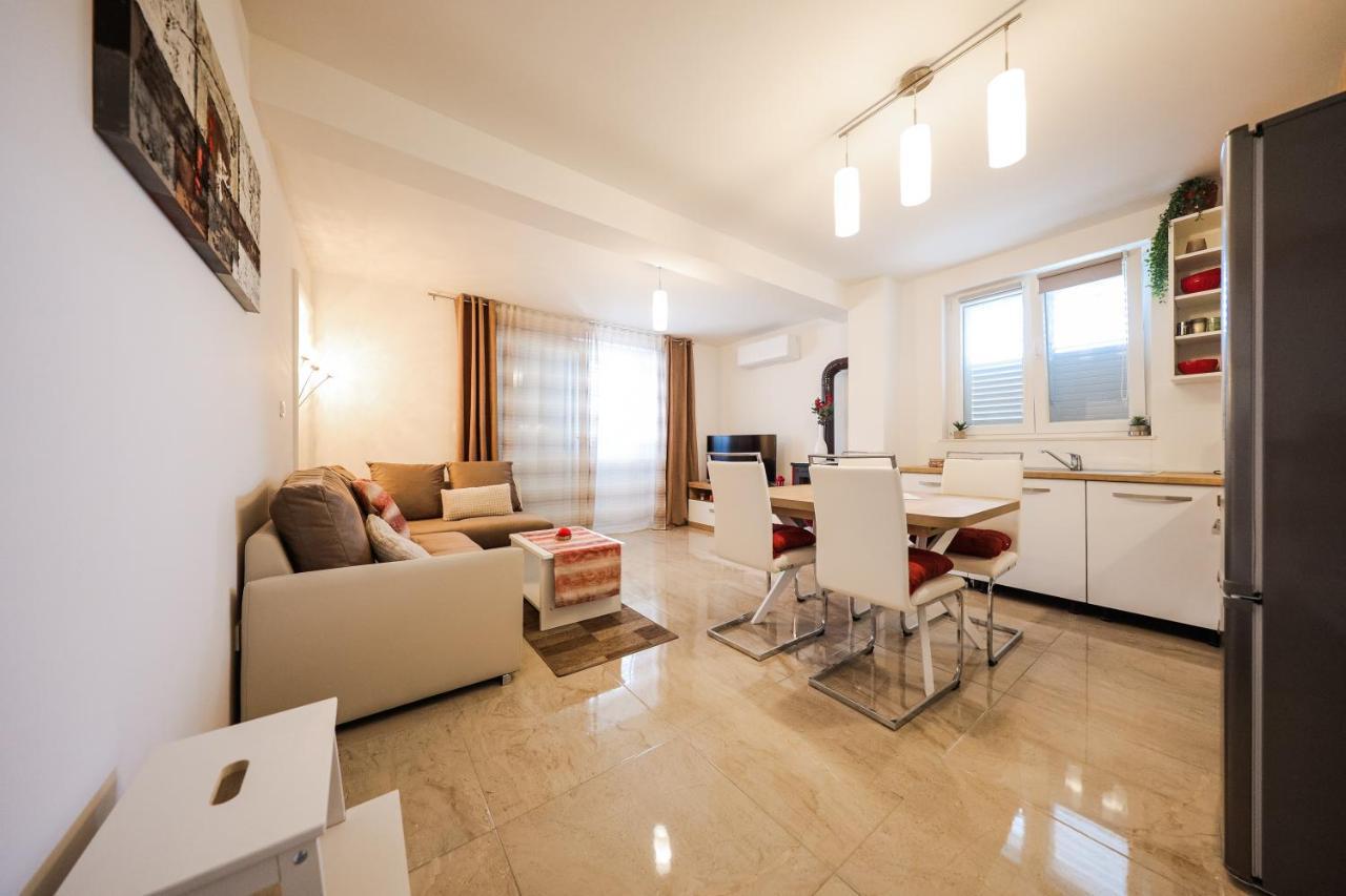 Apartmani Lelu Pridraga Εξωτερικό φωτογραφία