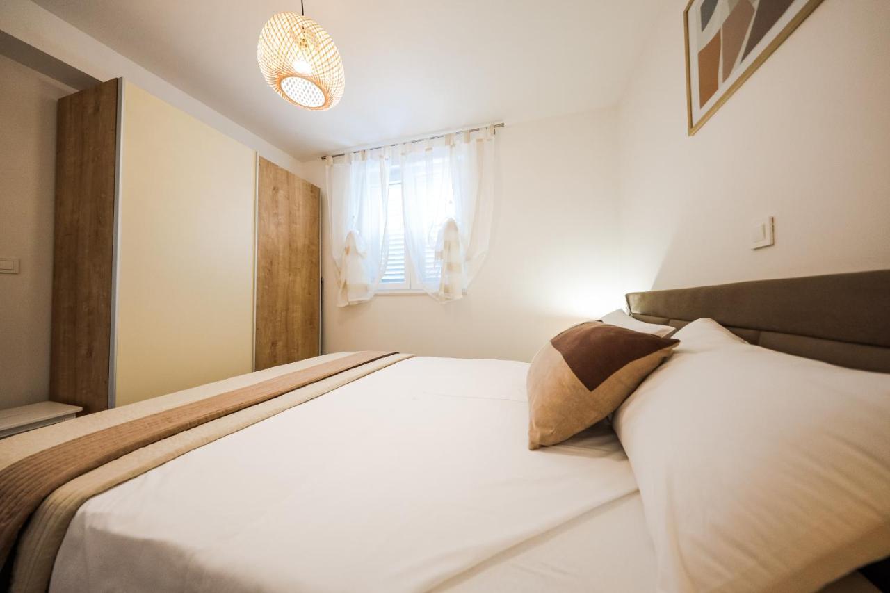 Apartmani Lelu Pridraga Εξωτερικό φωτογραφία